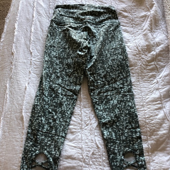 Aerie move leggings with lattice bottoms - Picture 3 of 5